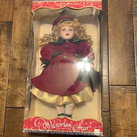 1998 Brass Key Victorian Star Genuine Porcelain Doll, Cert of Auth UNOPENED - Picture 2 of 8